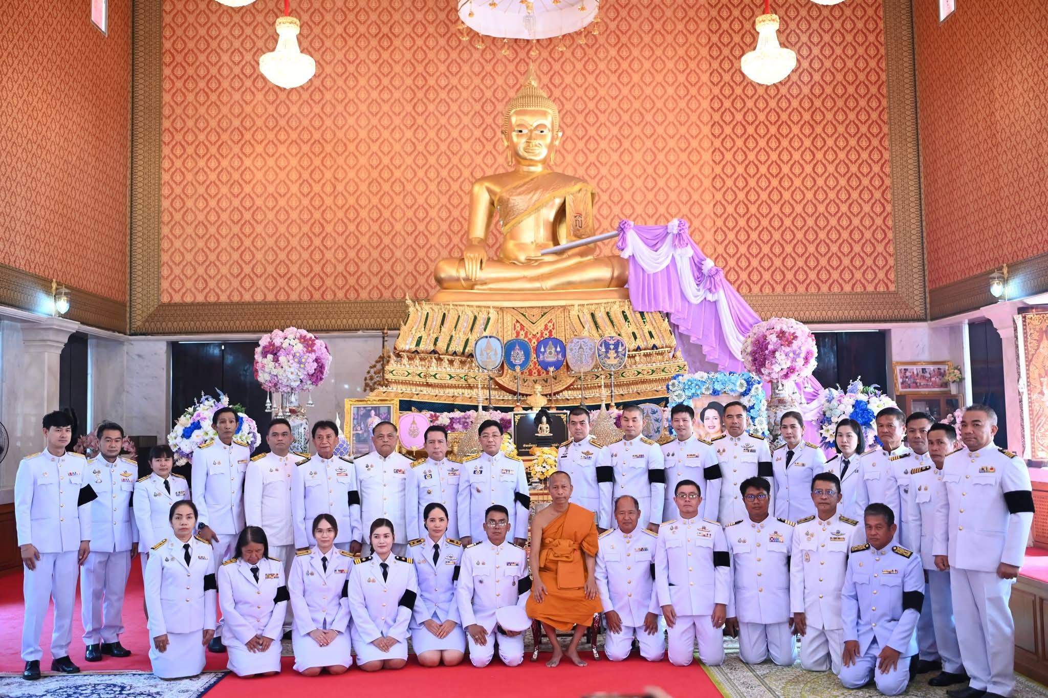 พช.ตากฟ้า ร่วมพิธีถวายน้ำสรงพระราชทาน "พระพุทธรัตนนภาธิคุณ" พระประธานพระอุโบสถวัดตากฟ้า พระอารามหลวง เนื่องในเทศกาลสงกรานต์